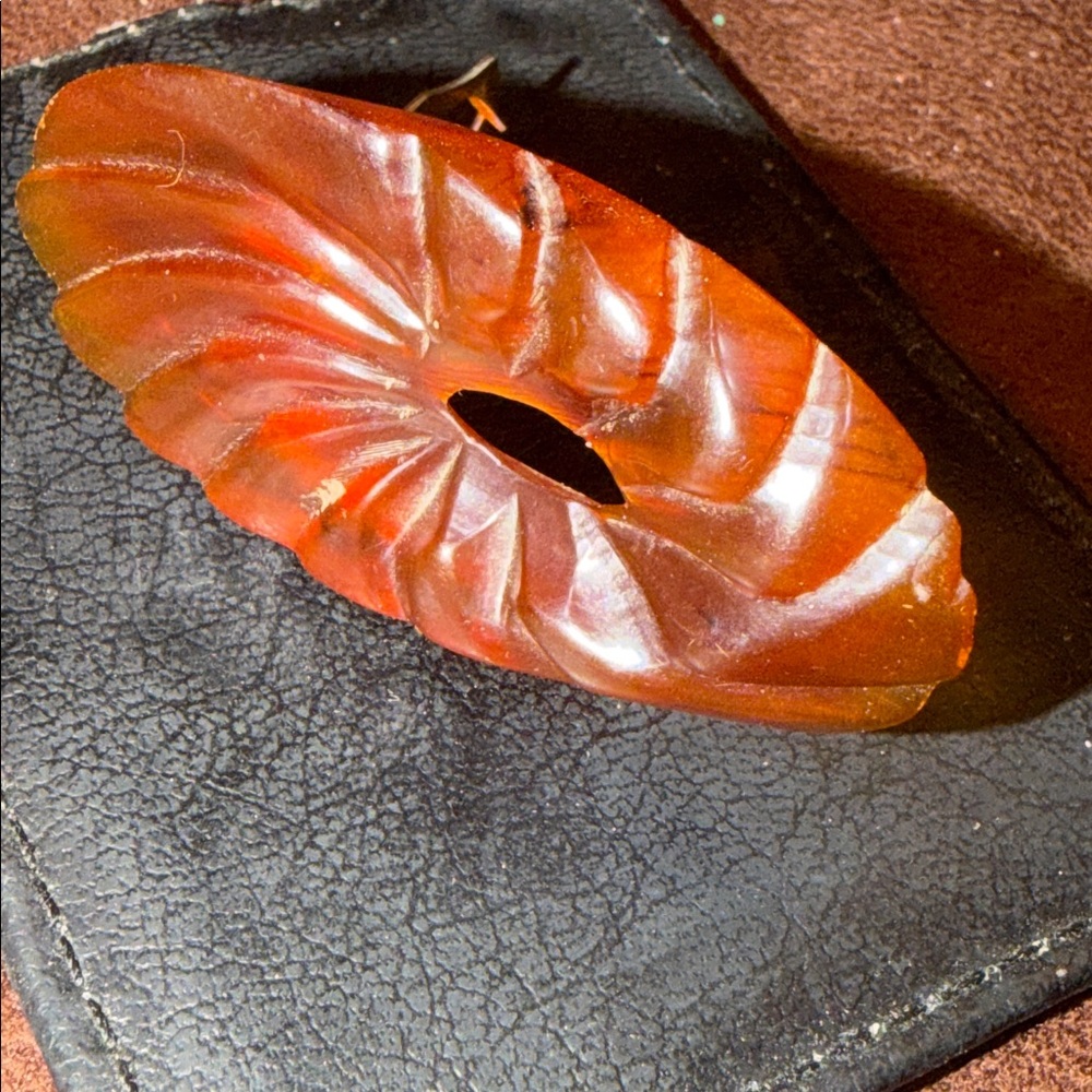 BAKELITE dress clip “apple juice” amber color🐈⬛ #1 - Picture 5 of 6